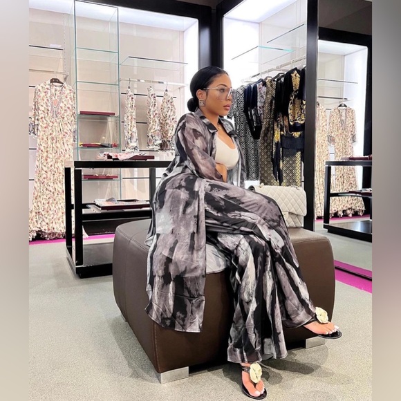 NWT- Abstract Flow Set - Picture 2 of 2